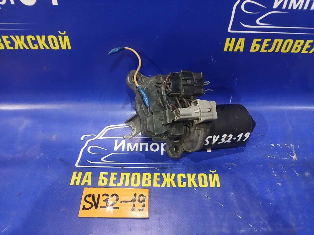 Моторчик переднего дворника TOYOTA VISTA 1990