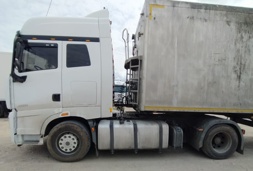 SANY HQC* 4x2 Седельный тягач HQC240DE (Дизельный, 12,1 л, 473 л.с., АТ)