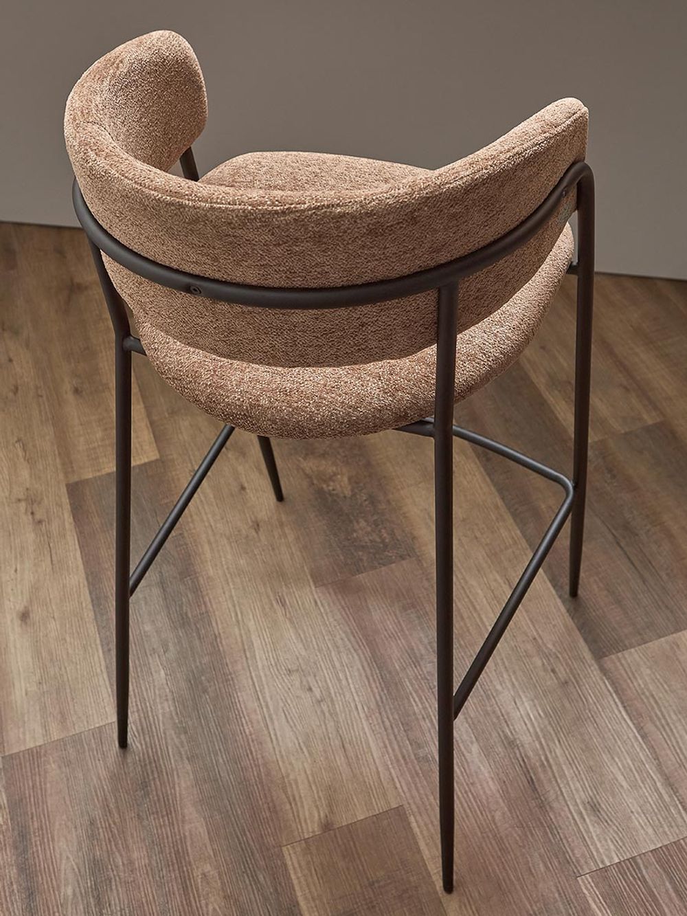 Стул барный Helning, мягкий шенилл, серо-коричневый