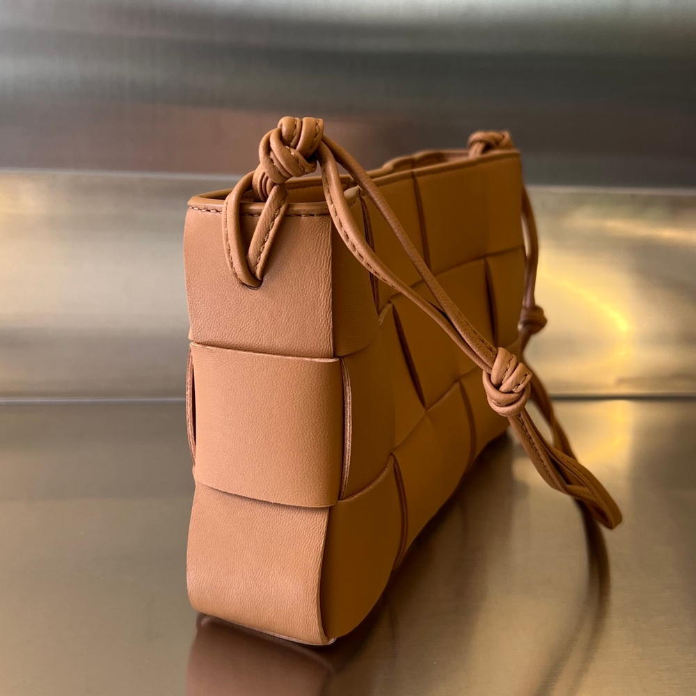 Bottega Veneta Cassette Pouch On Strap 22 cm