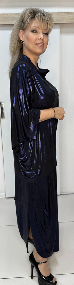 Нарядный итальянский костюм с переливающимся блеском