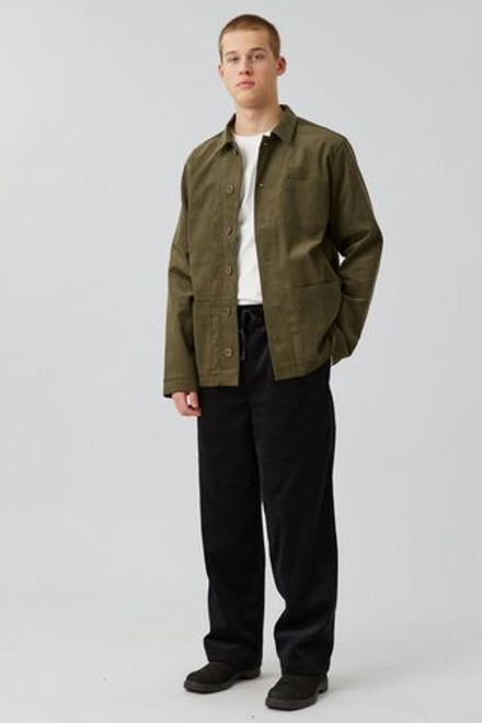Верхняя мужская рубашка с карманами из вельвета цвета хаки