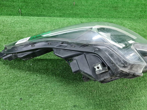 Битая Фара правая Kia Rio 4 (2020-н.в.) галоген