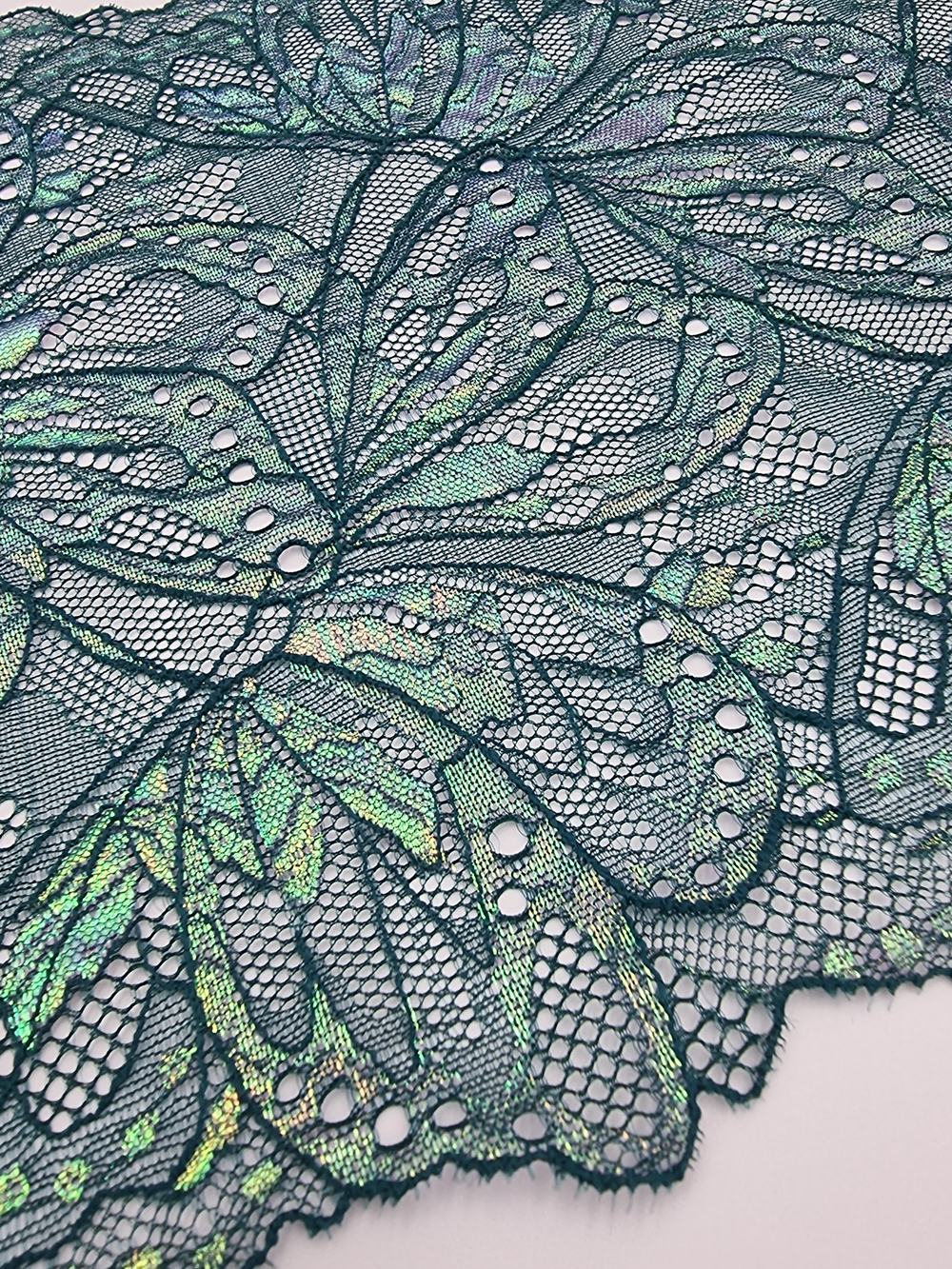 Кружево эластичное изумруд/перламутр К804 22 см