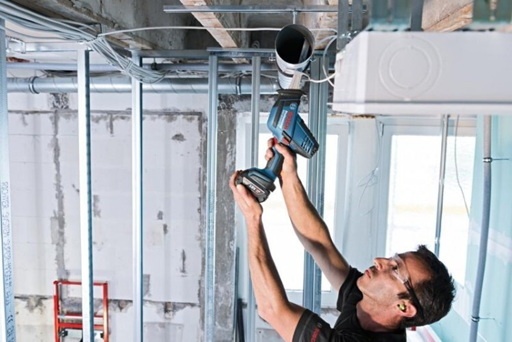 Пила сабельная аккумуляторная BOSCH GSA 18 V-LI C 06016A5002 2х5,0Ач