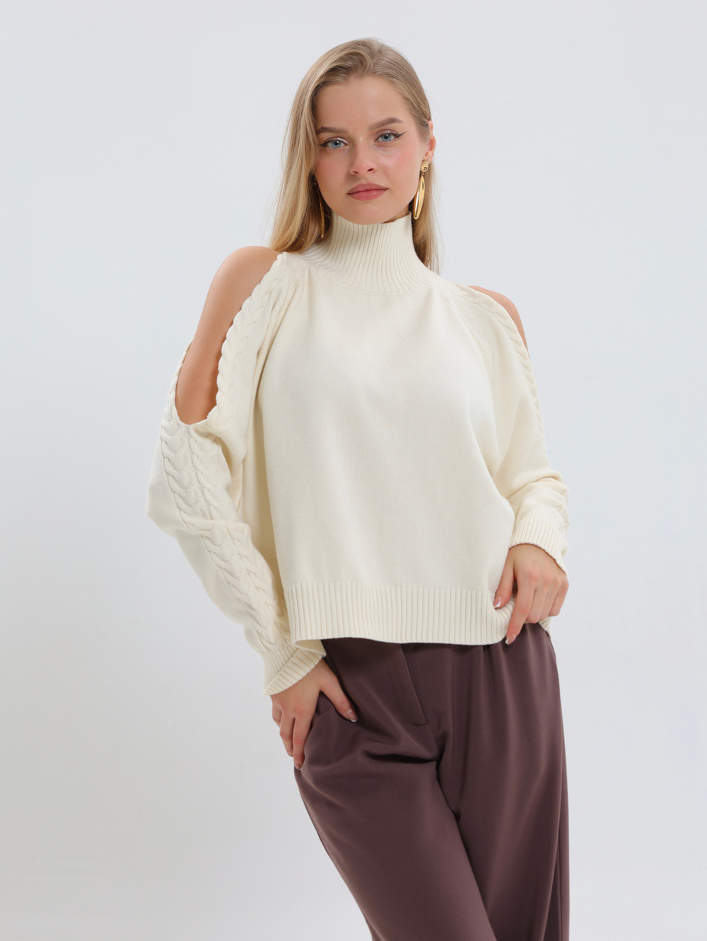 Джемпер с открытыми плечами