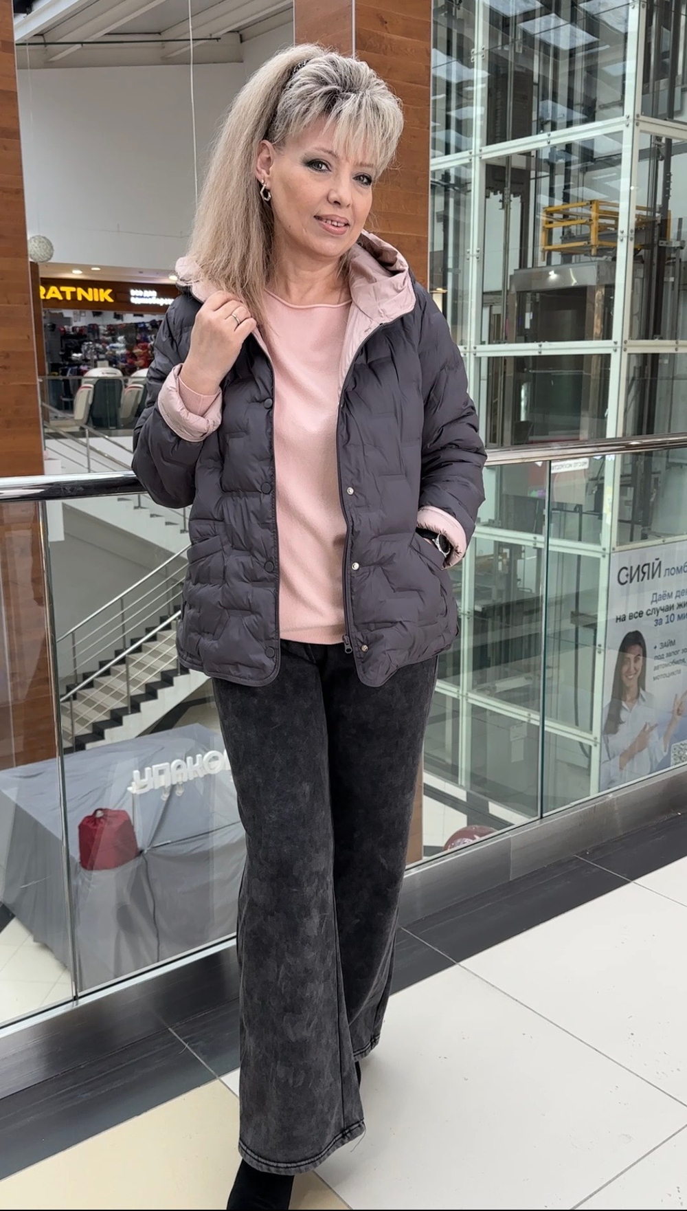 Весенняя курточка в графитовом цвете с нюдовой подкладкой