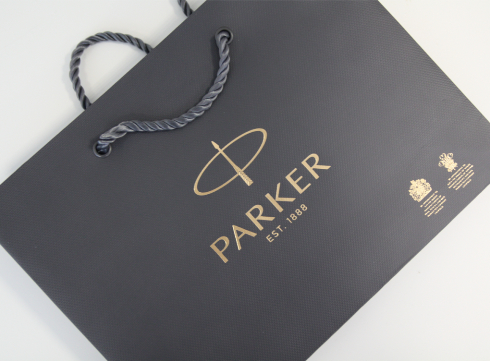 Фирменный бумажный пакет Parker