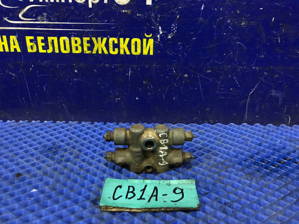 Распределитель тормозной MITSUBISHI LANCER 1994