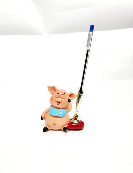 Сувенир держатель д/ручек "Поросёнок-лялька",полистоун лак 8х8,8х5,6 см