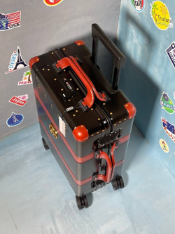 Дорожный чемодан Gucci