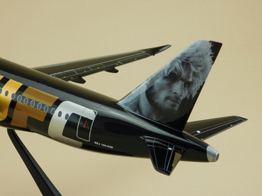 Модель SSJ-100 UFC масштаб 1:72