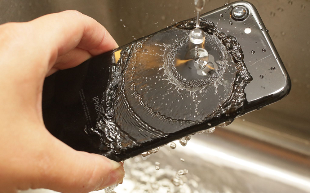 Чистка после попадания в воду iPhone 7