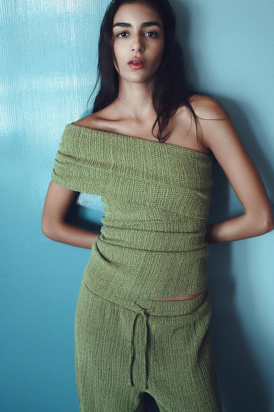 ZARA АСИММЕТРИЧНЫЙ ТОП ИЗ РЕЛЬЕФНОЙ ТКАНИ, ЗЕЛЕНЫЙ
