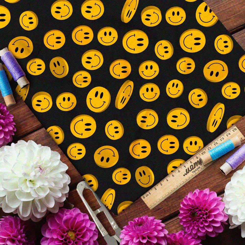 Ткань шелк Армани яркие смайлики на чёрном фоне