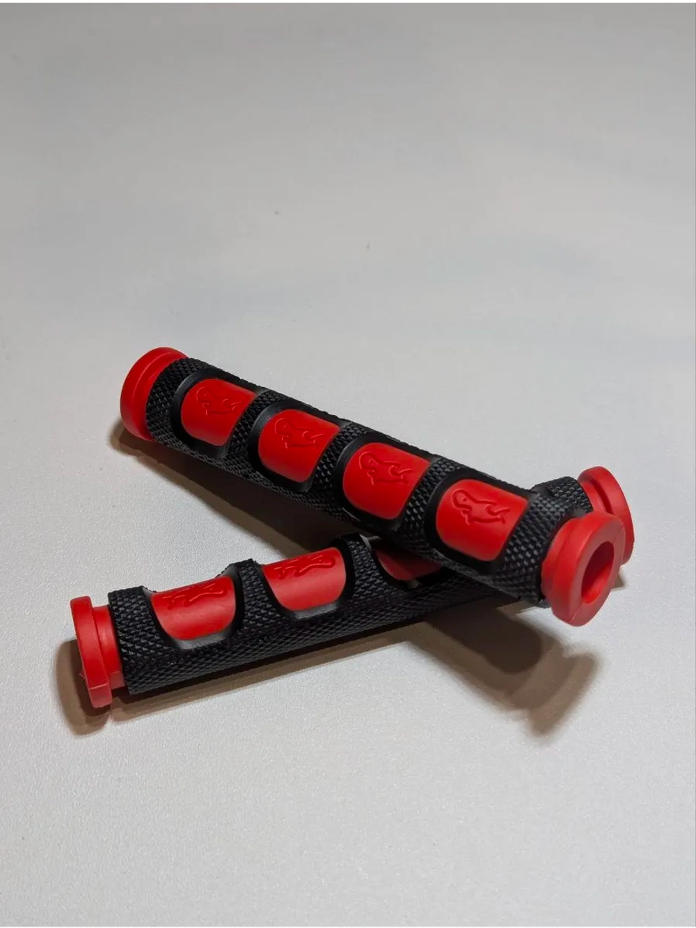 + - Противоскользящие накладки на рычаги для мотоцикла