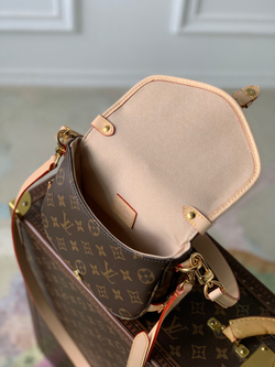 Louis Vuitton Saumur BB