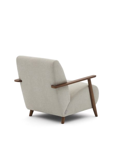 Кресло Meghan из жемчужного шенилла и массива ясеня с отделкой под орех Испания La Forma