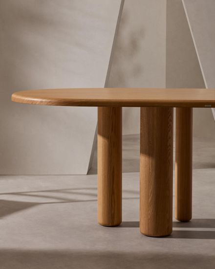 Mailen Овальный стол из шпона ясеня с натуральной отделкой Ø 220 x 100 см Испания