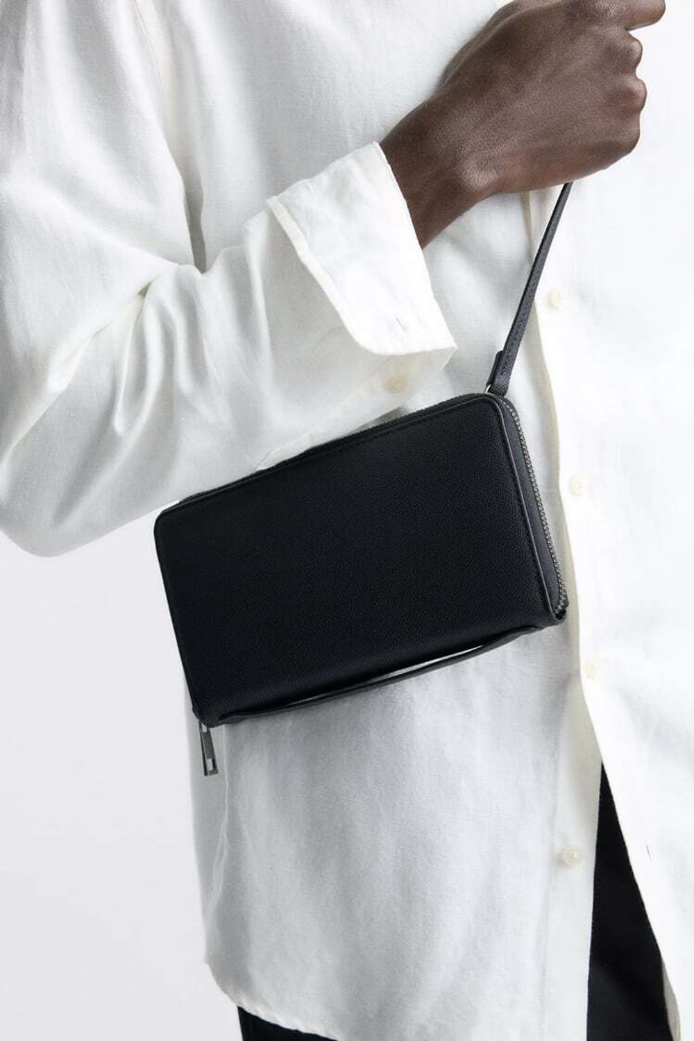 ZARA КОШЕЛЕК XL С ПЛЕЧЕВЫМ РЕМНЕМ, ЧЕРНЫЙ