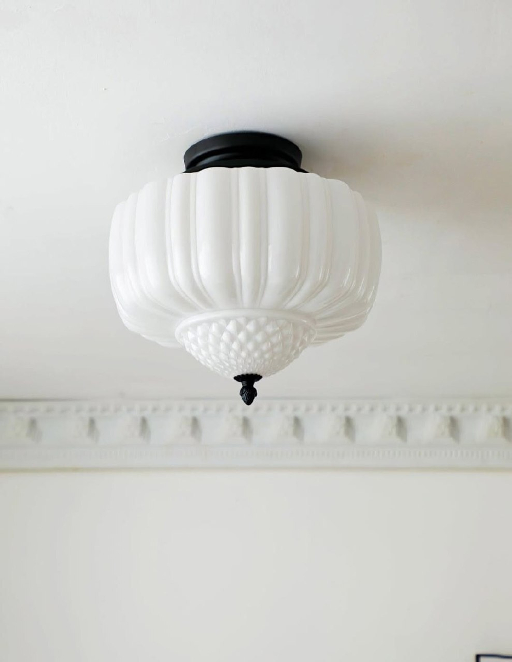 Нежный классический потолочный светильник 🤍