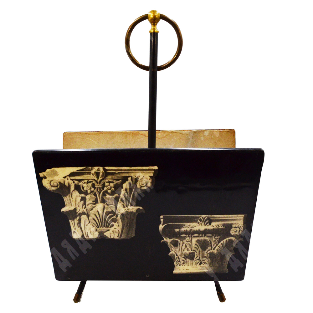 Газетница напольная в стиле Пьеро Форназетти. Черный лак, дерево, деколь. Италия, 1960–1970-е