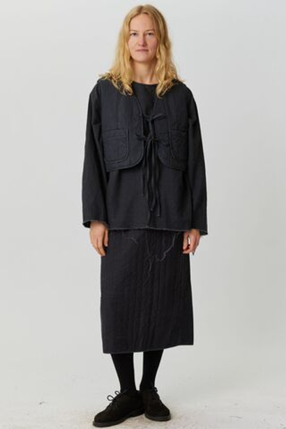 Жилет на двух завязках из черного вареного хлопка