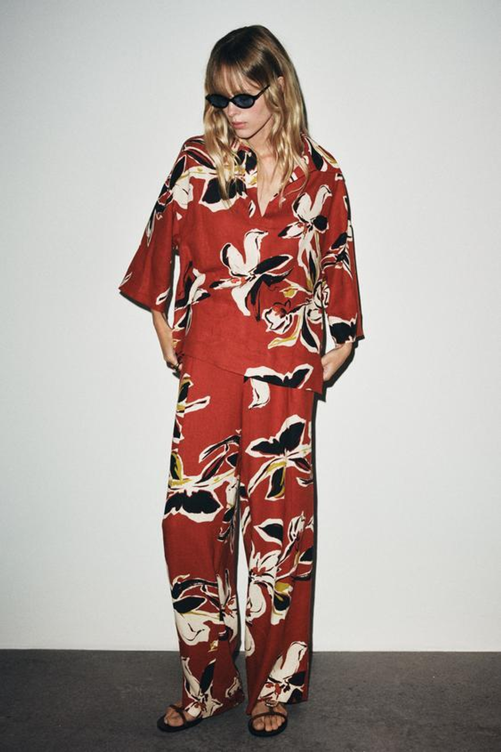 ZARA БРЮКИ С ЦВЕТОЧНЫМ ПРИНТОМ ИЗ ЛЬНЯНОЙ ТКАНИ, РАЗНОЦВЕТНЫЙ