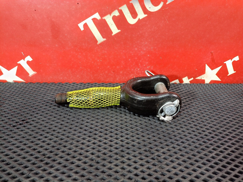 Крюк буксировочный