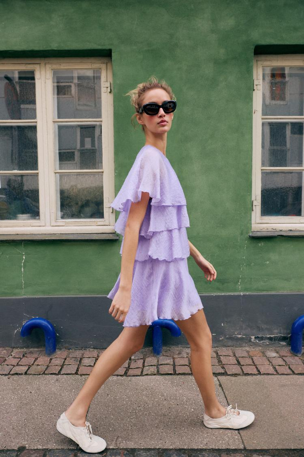 ZARA МИНИ-ПЛАТЬЕ С ВОЛАНАМИ, СВЕТЛО-СИРЕНЕВЫЙ