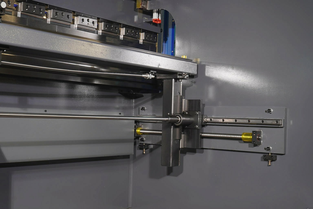 Листогибочный пресс с ЧПУ MetalTec HBС 110/2500 4+1 ЧПУ МТ-15