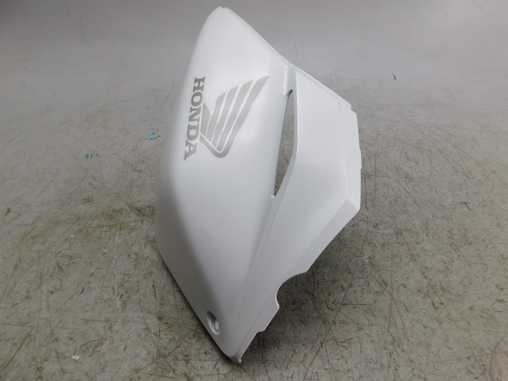 Пластик боковой правый Honda NC700S RC61 64201-MGS-D100.