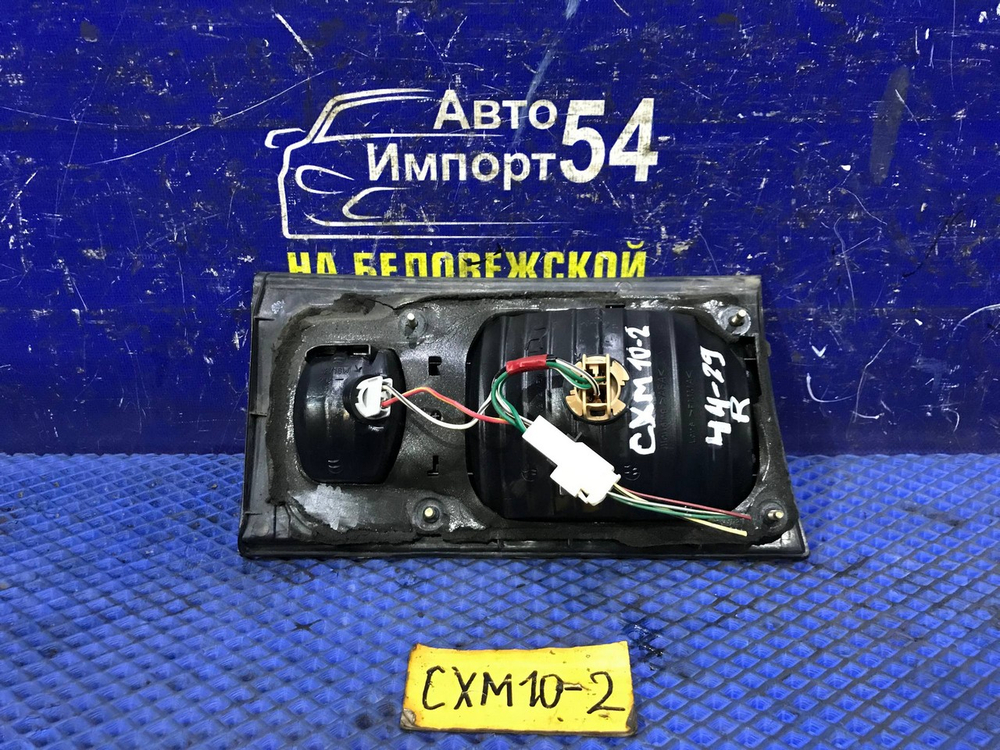 Вставка багажника правая TOYOTA IPSUM 1997