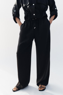 ZARA СТРУЯЩИЕСЯ БРЮКИ В ПИЖАМНОМ СТИЛЕ, ЧЕРНЫЙ