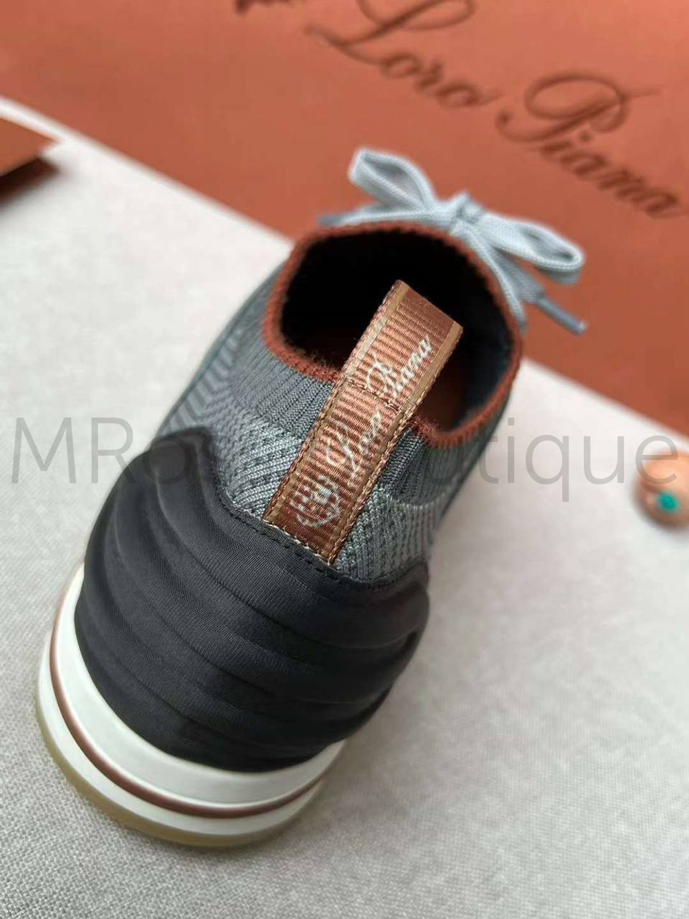 Мужские кроссовки Loro Piana серого цвета