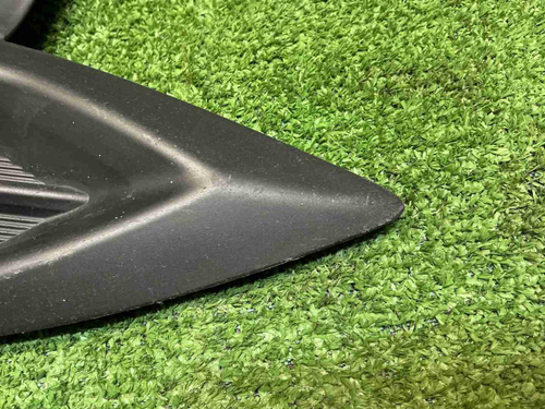 Накладка переднего бампера правая Lexus UX (18-нв)