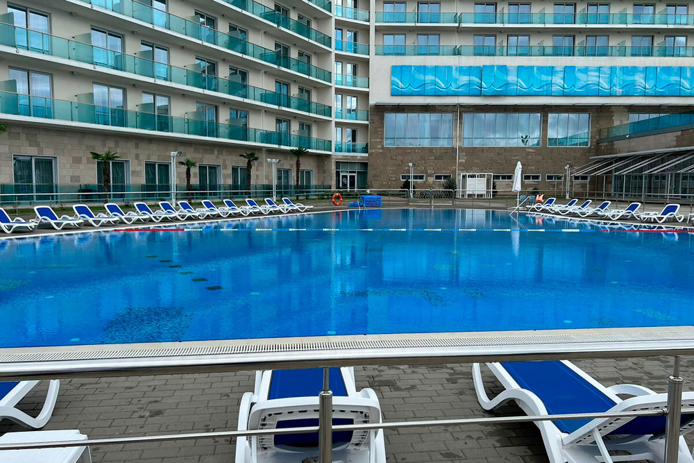 Шезлонг Nardi Alfa с подлокотниками, бело-синий