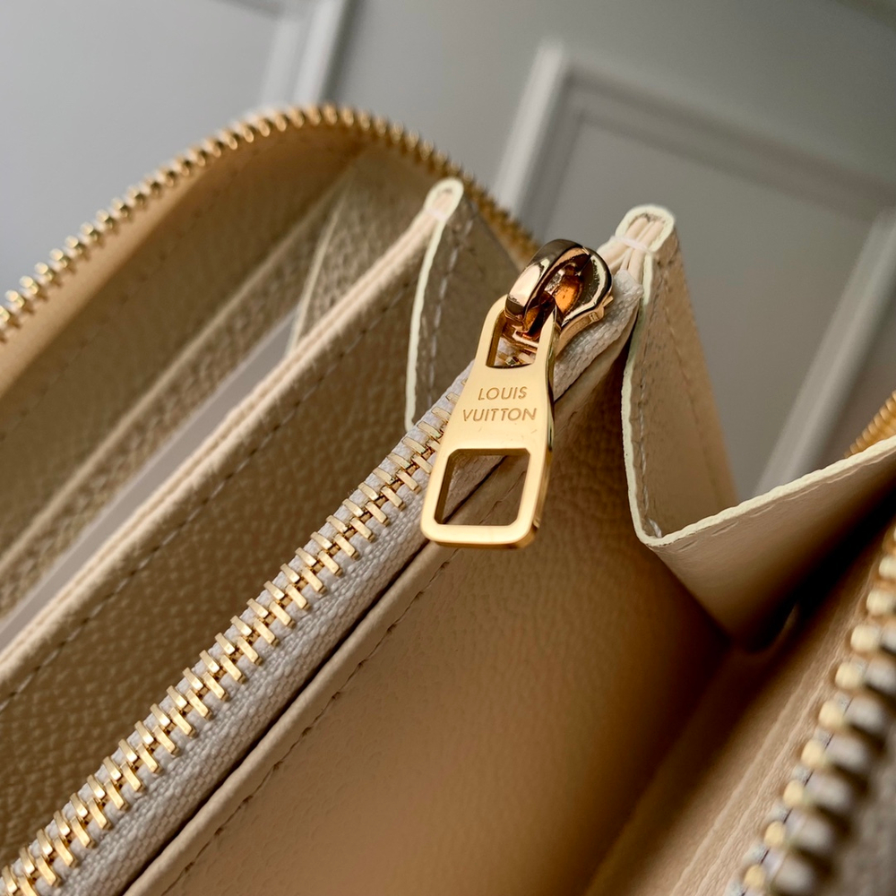 Louis Vuitton Zippy Wallet
