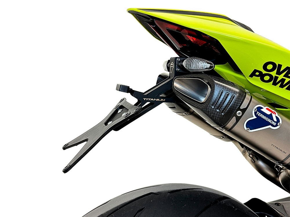 D23109490N TERMIGNONI FULL BLACK TITANIUM PLATE HOLDER (P V4, SF V4 2025)