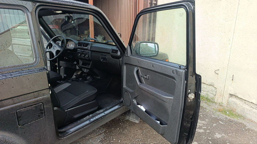 LADA 4X4 Niva Legend 3 дв Black 1.7 5МТ