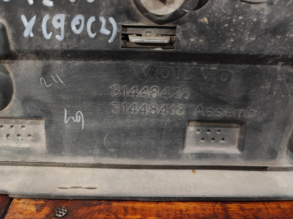 Накладка двери передней правой Volvo XC90 2 14-нв Б/У Оригинал 39843008