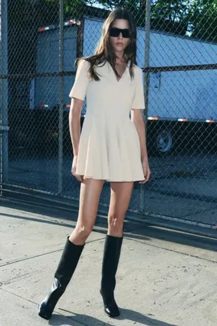 ZARA ПЛАТЬЕ С ВОРОТНИКОМ ПОЛО И ДЕКОРАТИВНОЙ СТРОЧКОЙ — ZW COLLECTION, ЭКРЮ