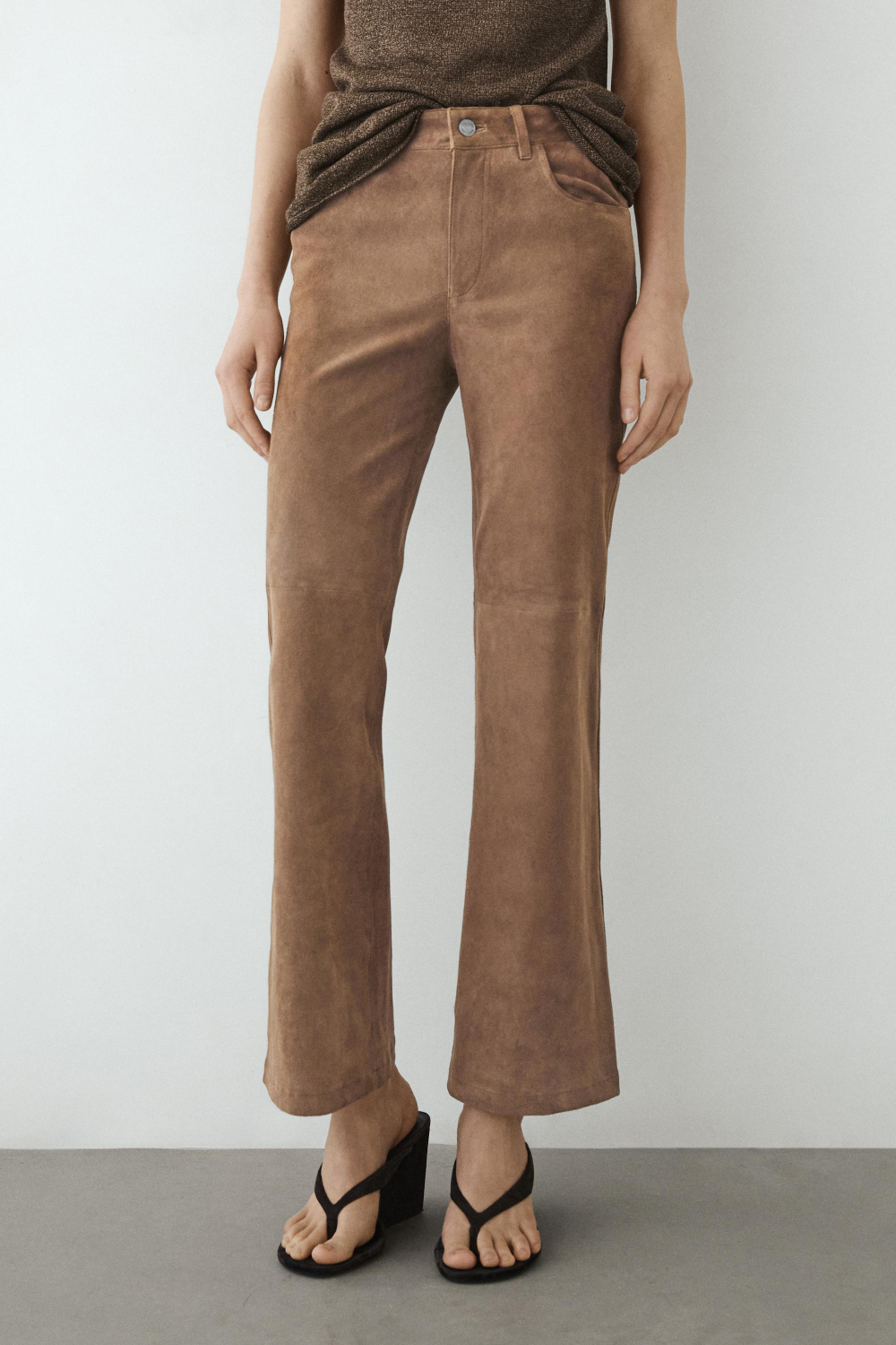 Massimo Dutti Легинсы из замши расклешенного кроя, серо-коричневый