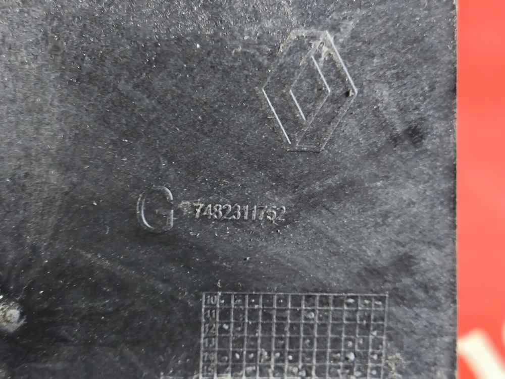 Кронштейн ручки двери левой