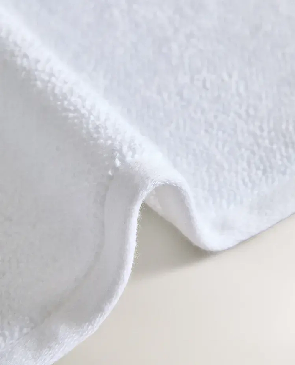 ZARA HOME ПОЛОТЕНЦЕ С ВЫШИВКОЙ, БЕЛЫЙ