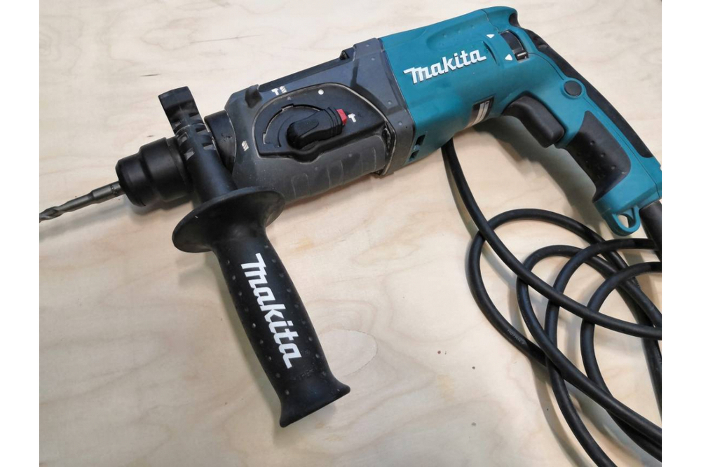 Перфоратор Makita HR2470