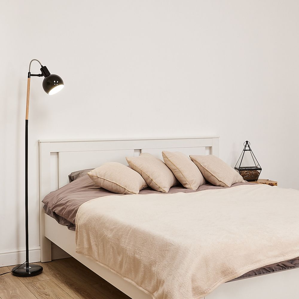 UML-T702 E14 BLACK Торшер напольный под лампу Е14. 60W. с регулировкой наклона. Механический выключатель. Черный. ТМ Uniel