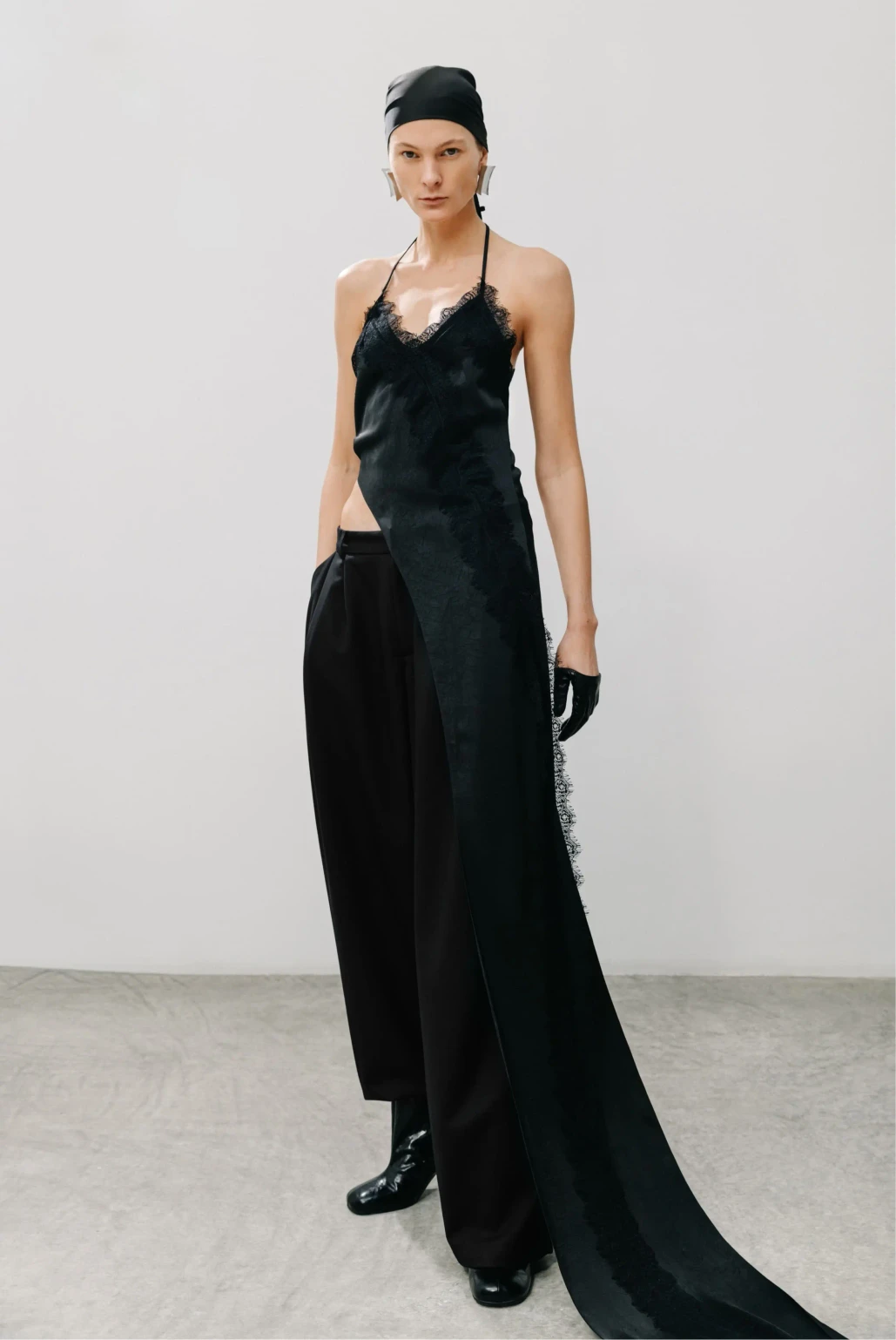 Топ с кружевом черный