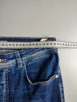 Джинсы в классическом оттенке 44 размер