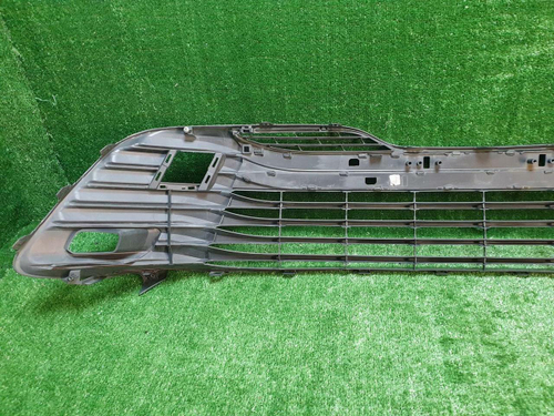 Решетка переднего бампера Toyota Camry xv70 17-21